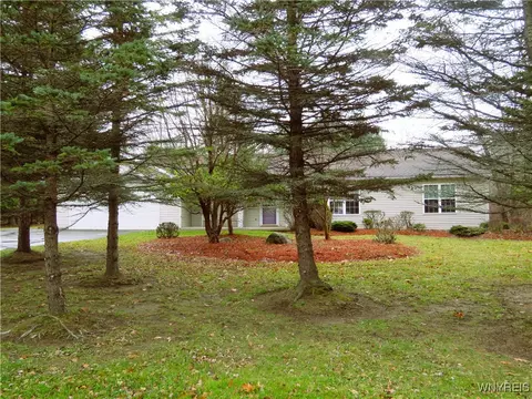 1657 S Creek Rd, Evans, NY 14047