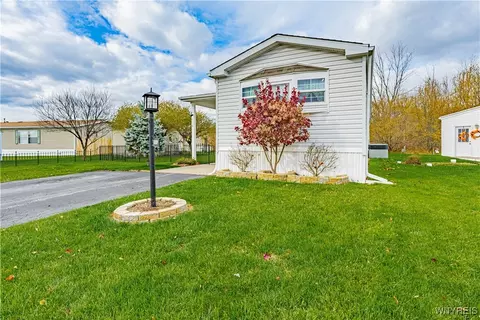 1158 Timberwood Ct, Lockport, NY 14094