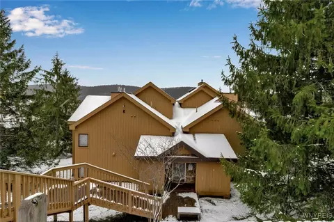 102 Snowpine Village, Great Valley, NY 14741