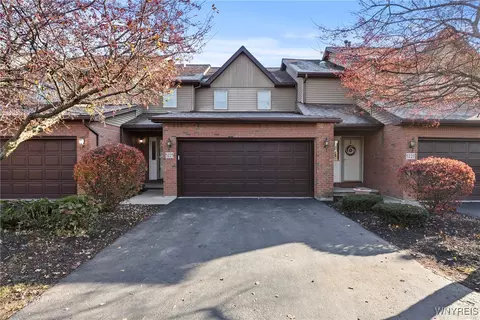5225 Bridle Path Ln, Lewiston, NY 14092