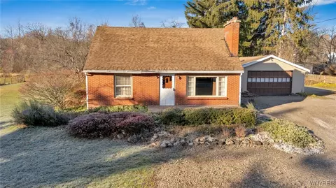 1377 Davis Rd, Aurora, NY 14170