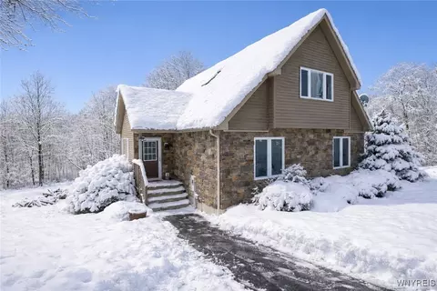 5777 Bonn Way E, Great Valley, NY 14741