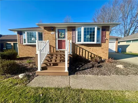 168 Donna Lea Blvd, Amherst, NY 14221
