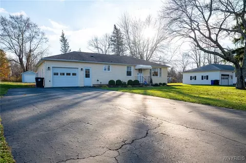 12387 Westwood Rd, Alden, NY 14004