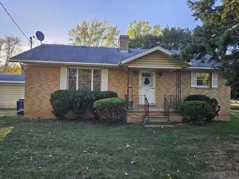 185 Center St, Lockport, NY 14094