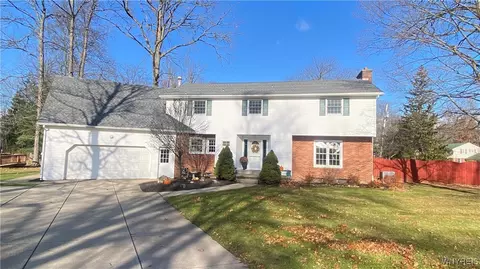 4486 Shadyridge Dr, Hamburg, NY 14075