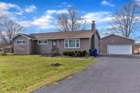 4567 Beach Ridge Rd, Pendleton, NY 14094