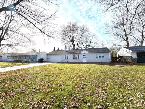 33 Campus Dr N, Amherst, NY 14226