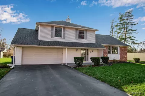 10 Mcintosh Dr, Lockport City, NY 14094