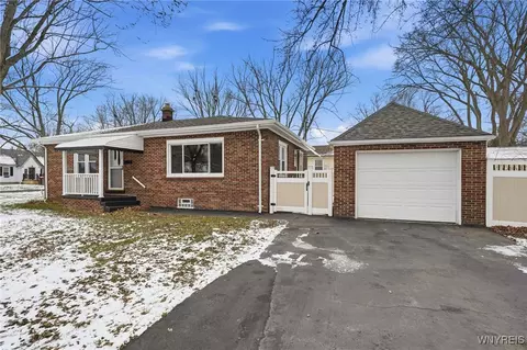 3535 Wallace Dr, Grand Island, NY 14072