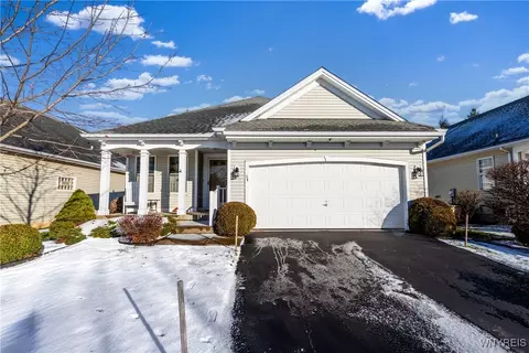 34 Glenfield Dr, West Seneca, NY 14224