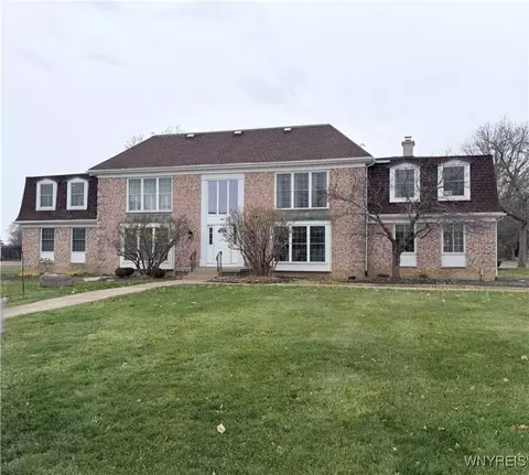 20 Carriage Dr #3, Orchard Park, NY 14127