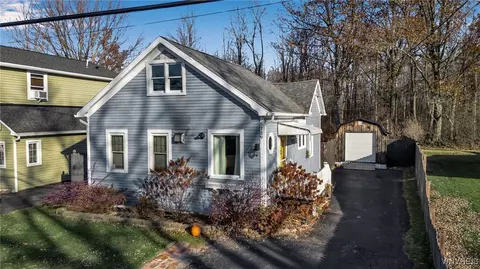 5739 Dover Rd, Lake View, NY 14085