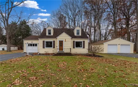 1219 Parkview Dr, North Tonawanda, NY 14120