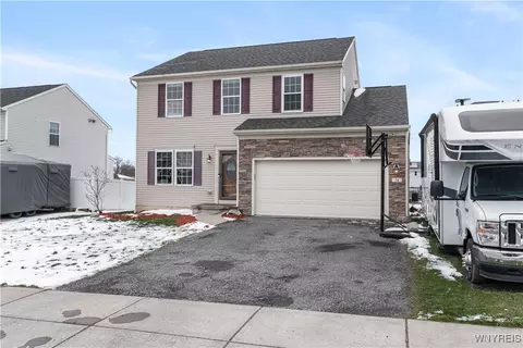 14 Morris Cres, West Seneca, NY 14224