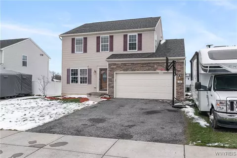 14 Morris Cres, West Seneca, NY 14224