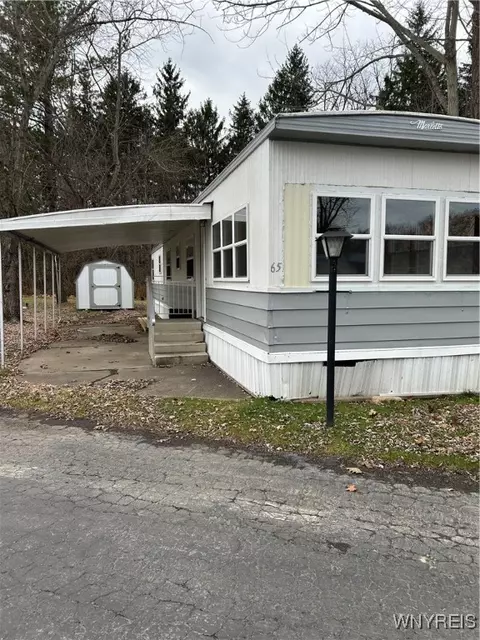65 Andrus Cir, Hanover, NY 14136