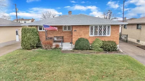 204 Diane Dr, Cheektowaga, NY 14225