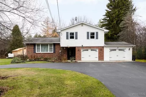 52 Three Rod Rd, Alden, NY 14004