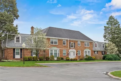 65 Guilford Ln #5, Amherst, NY 14221