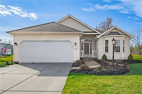 5426 Carleton Lake Dr, Lockport, NY 14094