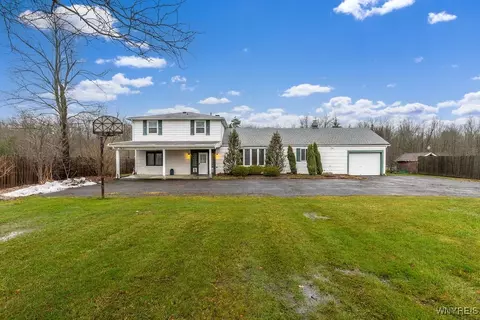 1940 Stony Point Rd, Grand Island, NY 14072
