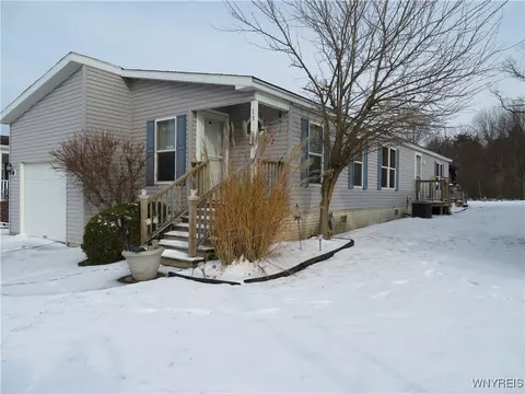 5455 Southwestern Blvd #15, Hamburg, NY 14075