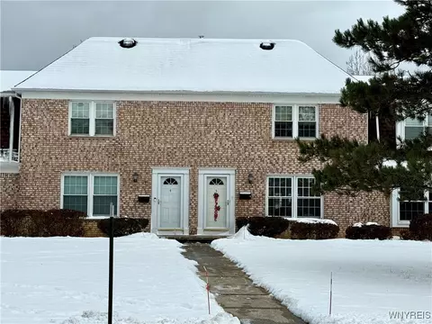 90 Carriage Dr #5, Orchard Park, NY 14127