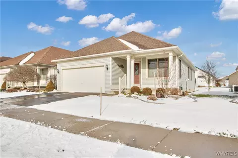 5 Saint Davids Rd, Lancaster, NY 14086