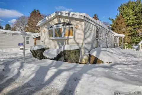 319 Parkview Dr, Arcade, NY 14009