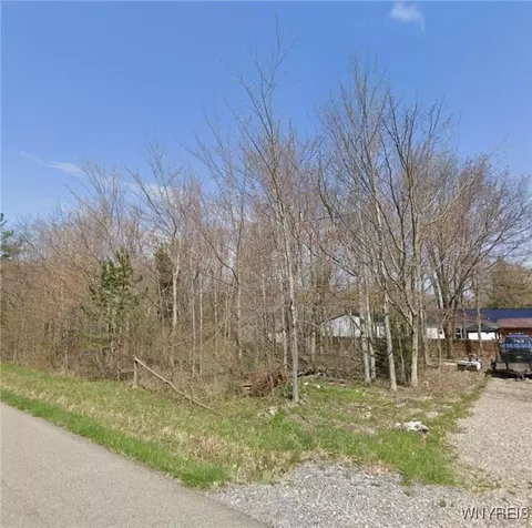Madison Avenue, Evans, NY 14006