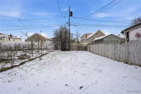 Exterior - 265 Efner St, Buffalo, NY 14201 photo 9 of 13