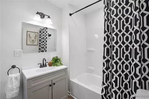 Bath - 265 Efner St, Buffalo, NY 14201 photo 3 of 3