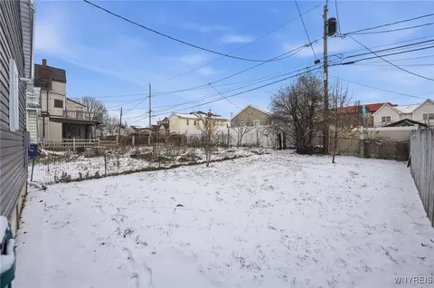 Exterior - 265 Efner St, Buffalo, NY 14201 photo 8 of 13