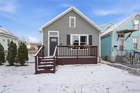 Exterior - 265 Efner St, Buffalo, NY 14201 photo 5 of 13