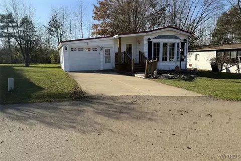 16 West Cyn, Hamburg, NY 14075