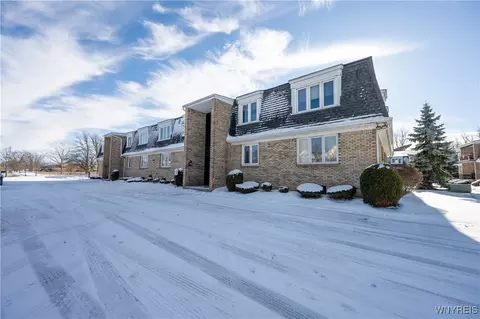 11 Georgian Ln #7, Amherst, NY 14221