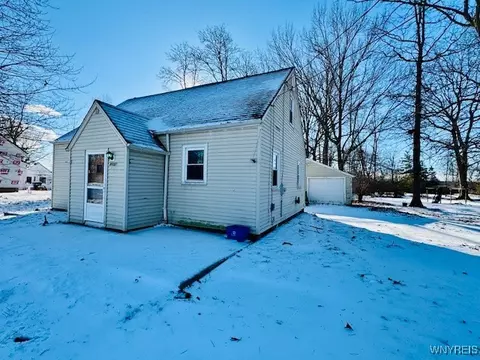8001 Porter Rd, Niagara, NY 14304
