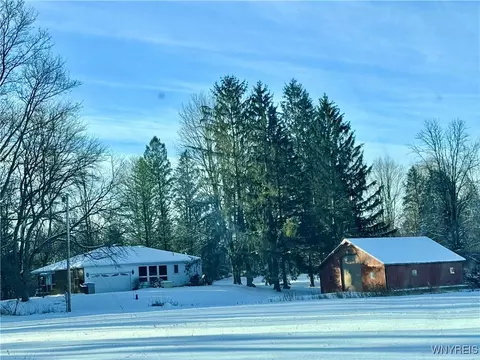 9442 Francis Rd, Bethany, NY 14020