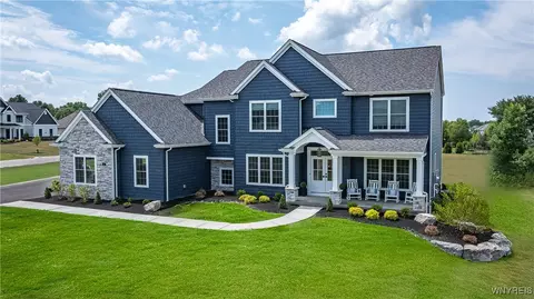 19 Kestrel Ct, Orchard Park, NY 14127