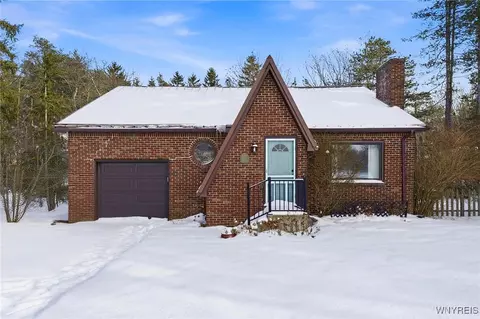 5871 Cole Rd, Orchard Park, NY 14127
