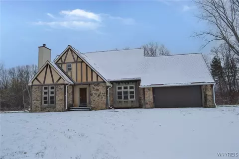 9716 Mountain Rd, Royalton, NY 14105