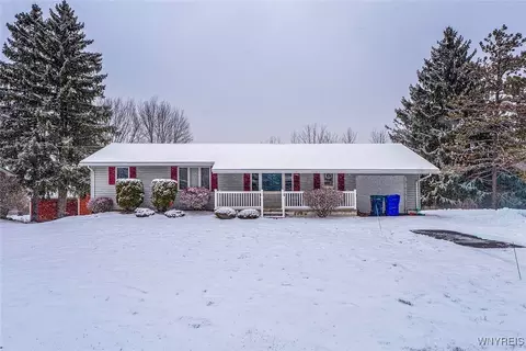 4797 Beach Ridge Rd, Pendleton, NY 14094