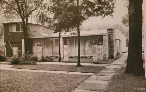 13 Hirschfield Dr, Amherst, NY 14221