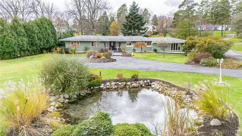 1 White Springs Cir, Geneva, NY 14456