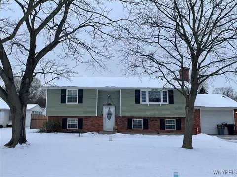 5708 Aaron Dr, Lockport, NY 14094