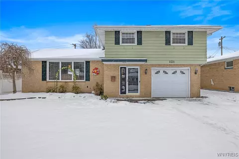 121 Elmsford Dr, West Seneca, NY 14224