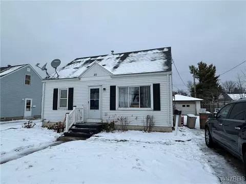 40 Lucille Dr, Cheektowaga, NY 14225