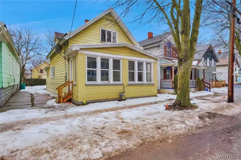 240 East St, Buffalo, NY 14207