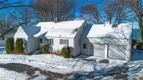 4560 Lake Shore Rd, Hamburg, NY 14075